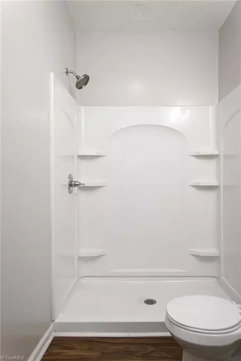 Bath - 509 Chestnut Dr, High Point, NC 27262 photo 1 of 2