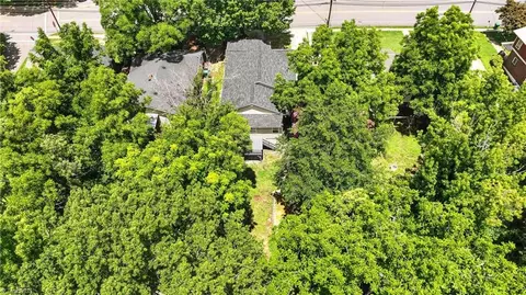 View/Area - 509 Chestnut Dr, High Point, NC 27262 photo 4 of 6