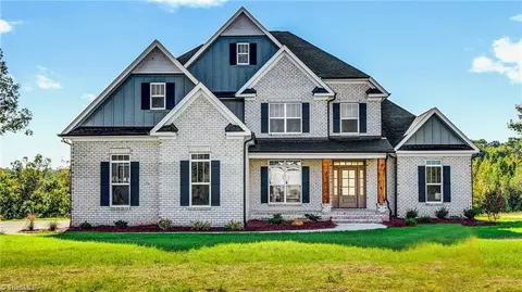 4011 Estate Dr, Lewisville, NC 27023