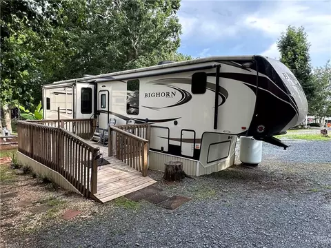 101 Marina Dr, New London, NC 28127