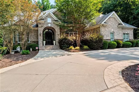 2925 Robinhood Rd, Winston Salem, NC 27106