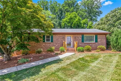 2150 Larkwood Dr, Pfafftown, NC 27040