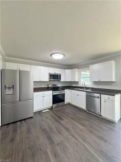 Kitchen - 178 Viola Ln, Millers Creek, NC 28651 photo 3 of 4