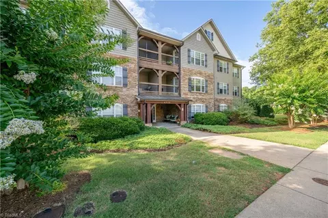 4732 Tatton Park Cir #2B, Winston Salem, NC 27103