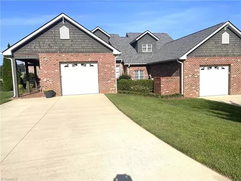 102 Hazelnut Ct, Mount Airy, NC 27030