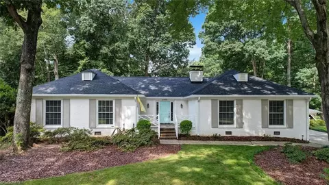 2915 Round Hill Rd, Greensboro, NC 27408