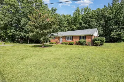 5045 Blakeshire Rd, Greensboro, NC 27406