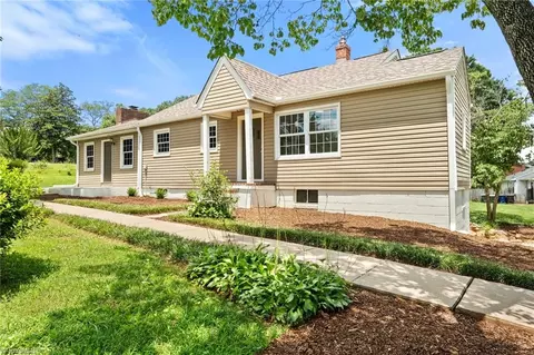 5491 Shattalon Dr, Winston Salem, NC 27106