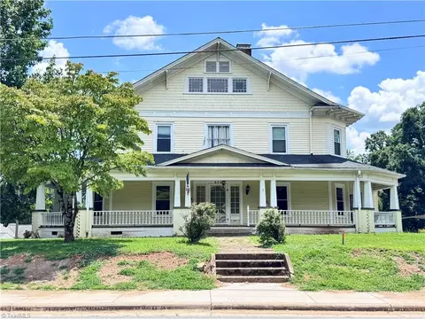 639 Elk Spur St, Elkin, NC 28621