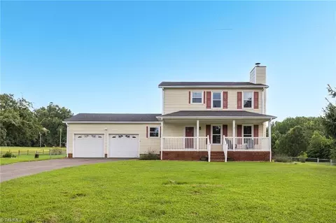 7316 Danay Dr, Kernersville, NC 27284