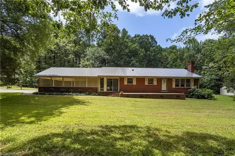 313 Steeple Chase Rd W, Greensboro, NC 27406
