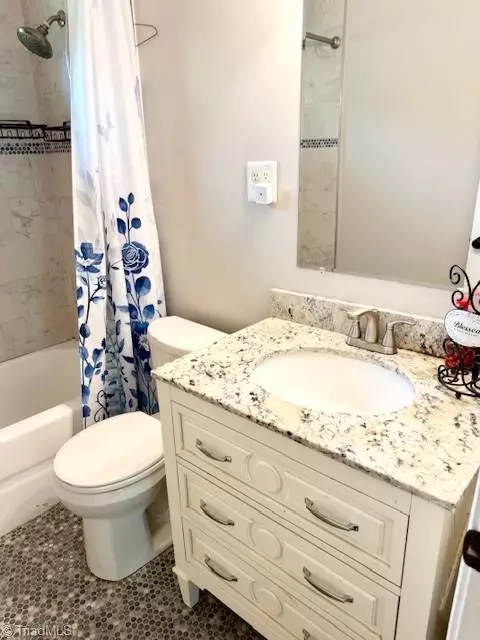 Bath - 3716 Rolling Rd, High Point, NC 27265 photo 1 of 5