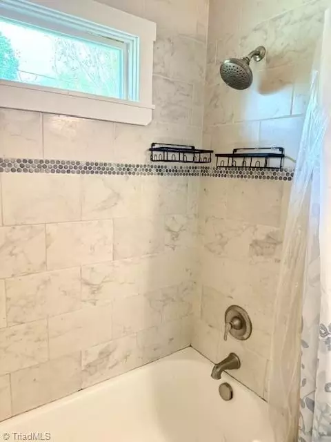 Bath - 3716 Rolling Rd, High Point, NC 27265 photo 3 of 5