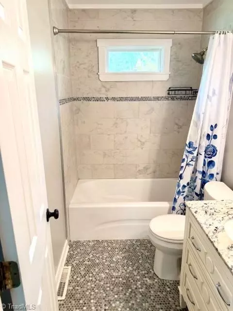 Bath - 3716 Rolling Rd, High Point, NC 27265 photo 2 of 5