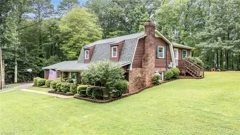 200 Englewood Trl, Mount Airy, NC 27030