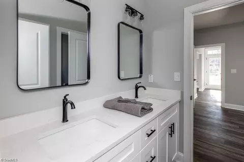 Bath - 112 Emerald Ct, Trinity, NC 27370 photo 3 of 4