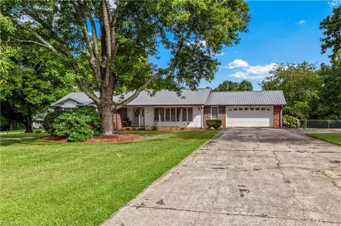 826 Meadowbrook Dr, King, NC 27021 photo 4