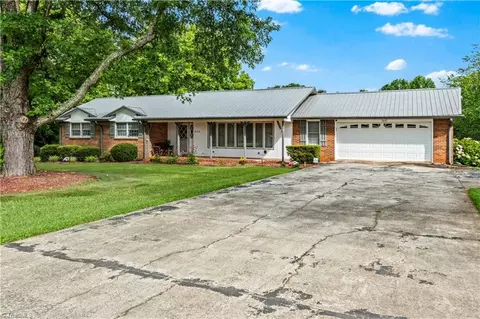826 Meadowbrook Dr, King, NC 27021 photo 5