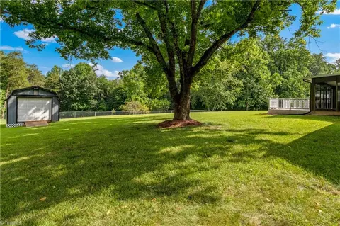 826 Meadowbrook Dr, King, NC 27021 photo 3