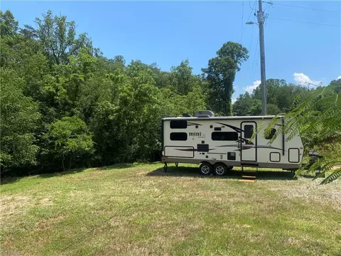 3258 Red White And Blue Rd, North Wilkesboro, NC 28669