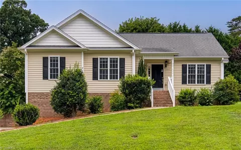 9520 Oakbrook Rdg, Rural Hall, NC 27045