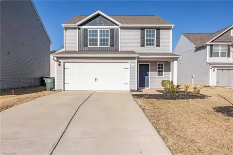 2103 Briar Run Dr, Greensboro, NC 27405