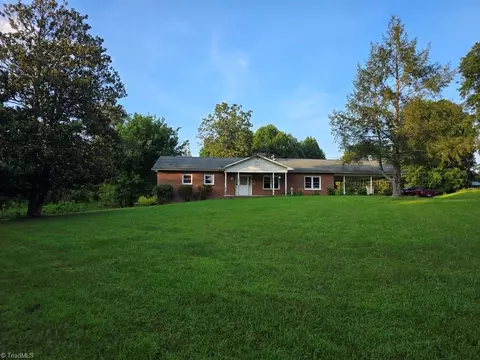 2591 Boomer Rd, Boomer, NC 28606