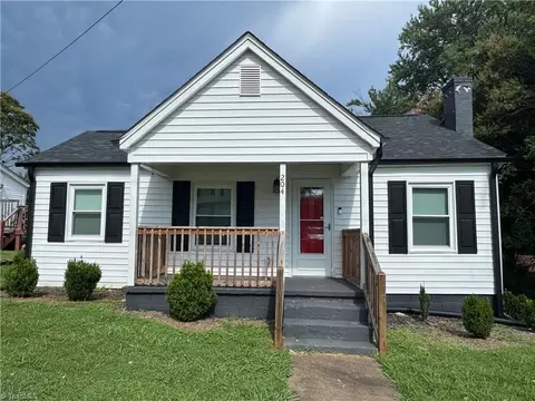 204 Nelson St, Pilot Mountain, NC 27041