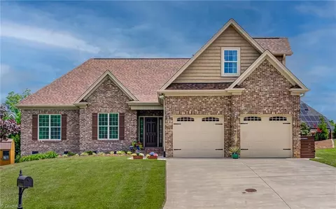 6821 Orchard Path Dr, Clemmons, NC 27012