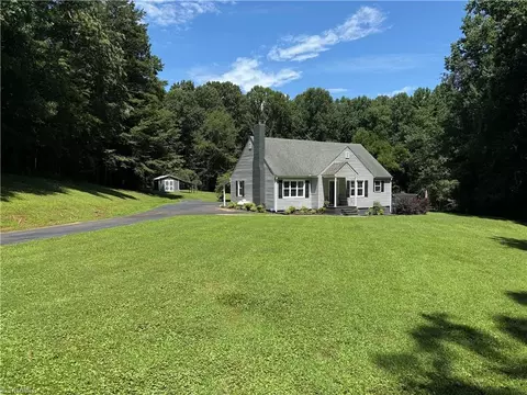 151 Hill St, Elkin, NC 28621