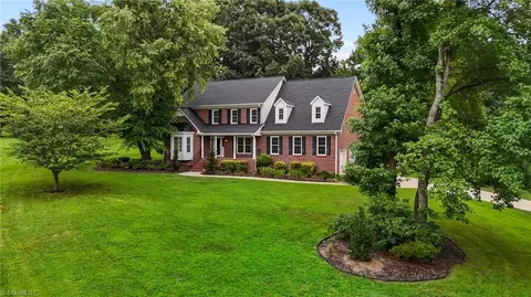 4608 Eden Bridge Dr, Kernersville, NC 27284