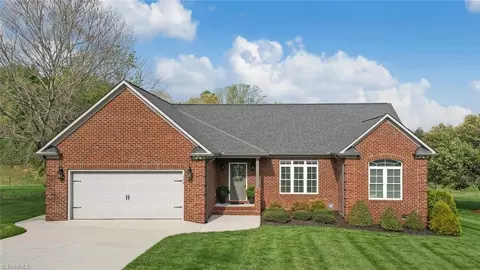 178 Plantation Cir E, Reidsville, NC 27320