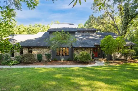 8205 Crows Nest Ln, Greensboro, NC 27455