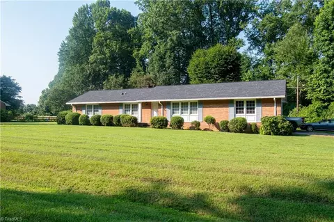 4112 Short Farm Rd, Greensboro, NC 27406