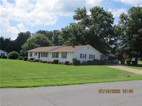 3261 N Us Highway 311, Pine Hall, NC 27042