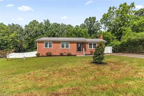 8504 Arapahoe Dr, Stokesdale, NC 27357