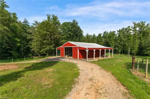 588 Lowe Rd, Madison, NC 27025 photo 3