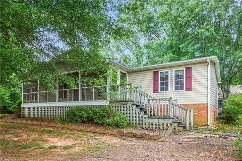 100 Ridgecrest Dr, King, NC 27021