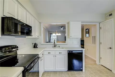 2670 Ingleside Dr #2C, High Point, NC 27265 photo 12