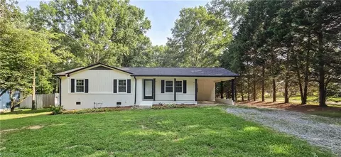 526 Stratford Rd, Lexington, NC 27292