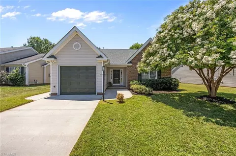 5748 Fox Chase Dr, Winston Salem, NC 27105