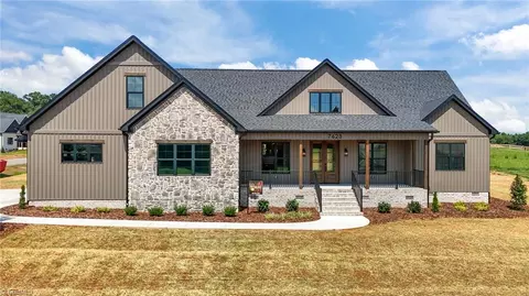 7623 Hawkins Ridge Dr, Stokesdale, NC 27357