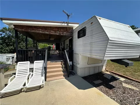104 Robin Ln, New London, NC 28127