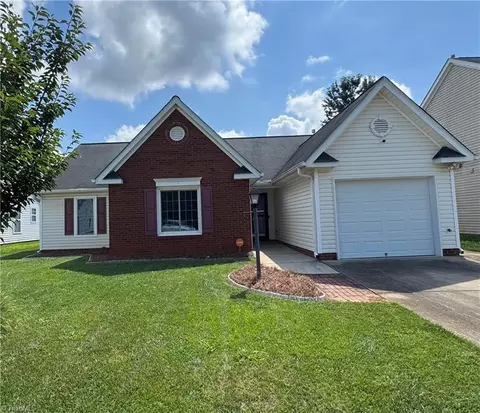 5715 Fox Chase Dr, Winston Salem, NC 27105
