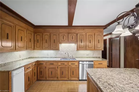 Kitchen - 304 Cascade Dr, High Point, NC 27265 photo 4 of 4