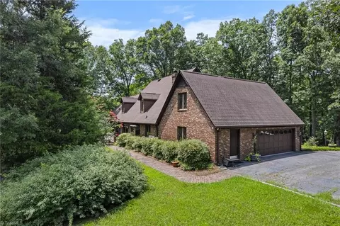 Exterior - 304 Cascade Dr, High Point, NC 27265 photo 4 of 6