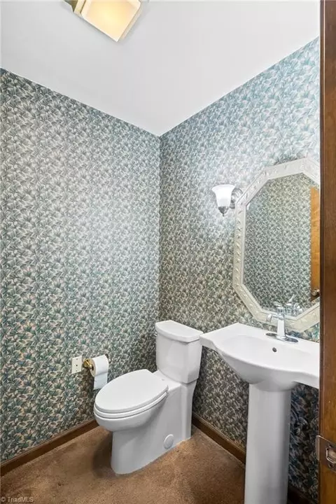 Bath - 304 Cascade Dr, High Point, NC 27265 photo 3 of 5