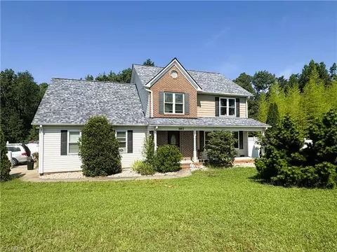 8463 Hunting Ct, Stokesdale, NC 27357