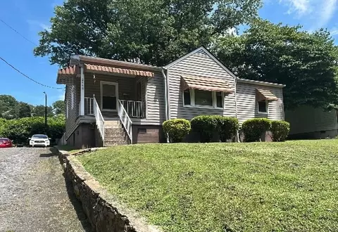 2449 Konnoak Dr, Winston Salem, NC 27127