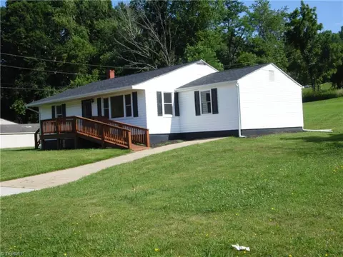 569 Sparta Pkwy N, Sparta, NC 28675